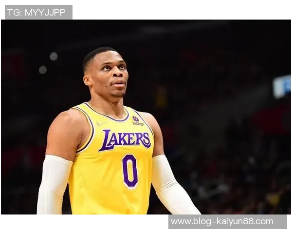 费尔斯半场表现低迷仅得2分3板4助攻球队需寻找新突破口 费尔斯半场表现低迷仅得2分3板4助攻球队需寻找新突破口